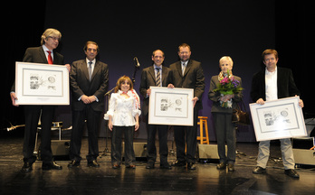 Los premiados, durante el acto que se ha celebrado en Gernika. (Monika DEL VALLE/ARGAZKI PRESS)