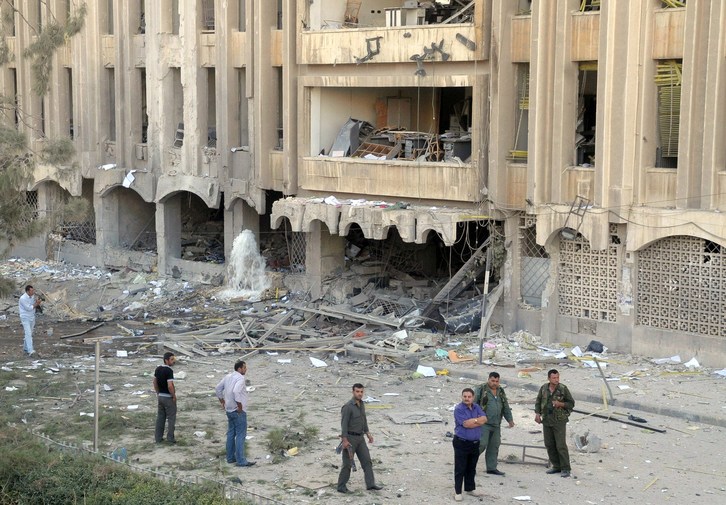 Fuerzas de seguridad sirias en el lugar del atentado. (AFP)