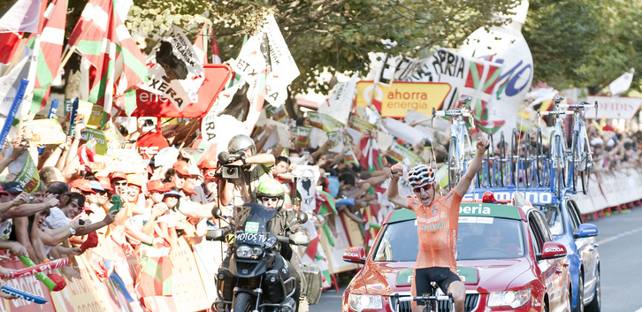 Igor Antón se impuso en la etapa de la Vuelta que el año pasado finalizó en Bilbo. (Jon HERNAEZ / ARGAZKI PRESS)