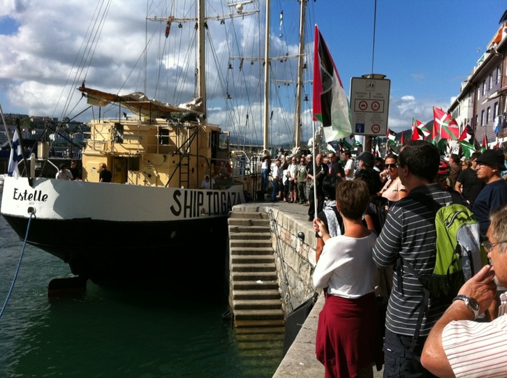 «La Flotilla de la Libertad» en el muelle de Donostia.