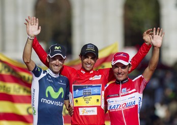 Contador Valverde eta Rodriguezekin podium-ean. (Jaime REYNA / AFP)