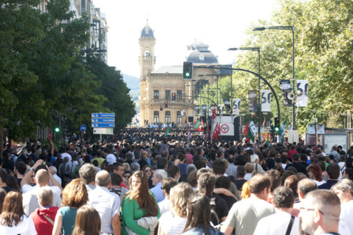 Multitudinaria manifestación en Donostia. (Jon URBE/ARGAZKI PRESS)