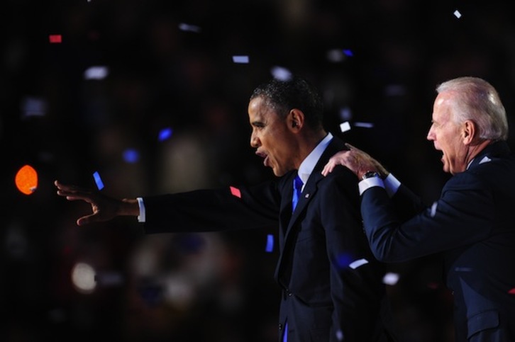 AEBetako presidentea, Barack Obama, eta presidenteordea, Joe Biden, garaipena ospatzen. (Robyn BECK/AFP PHOTO)