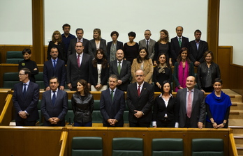 Los parlamentarios del PNV posan en la Cámara tras acreditarse. (PNV)