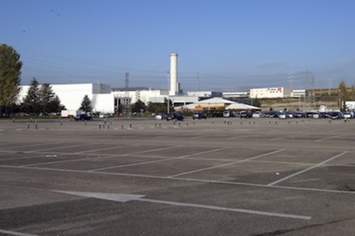 El aparcamiento de la fábrica Volkswagen en una foto de archivo (Idoia ZABALETA/ARGAZKI PRESS)