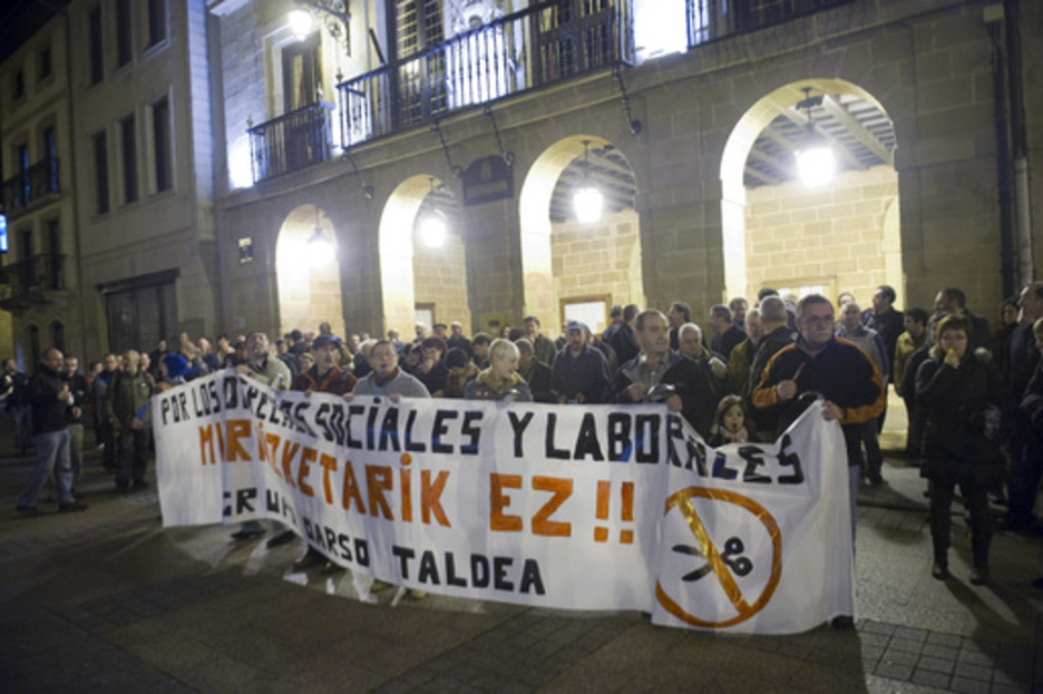 Elkarretaratzeak eta manifestazioak ere izan dira Donostian eta Errenterian. (Andoni CANELLADA/ARGAZKI PRESS)