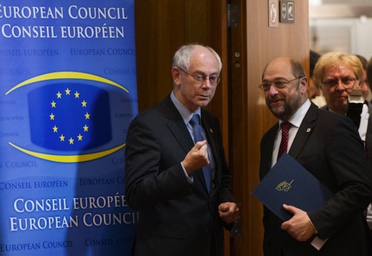 El presidente del Consejo Europeo, Herman Van Rompuy, y el del Parlamento Europeo, Martin Schulz. (Bertrand LANGLOIS/AFP PHOTO)