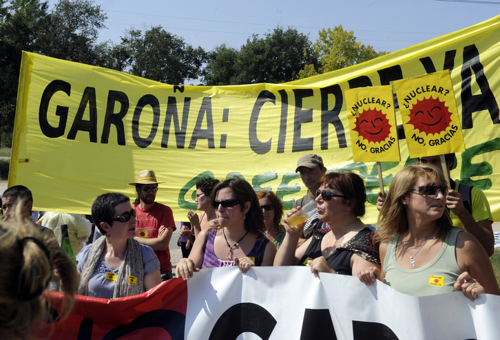 Manifestación celebrada en setiembre para exigir el cierre de Garoña. (Luis JAUREGIALTZO / ARGAZKI PRESS)
