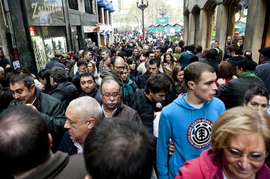 Las calles de la capital vizcaina, abarrotadas de visitantes. (Jon HERNAEZ/ARGAZKI PRESS)