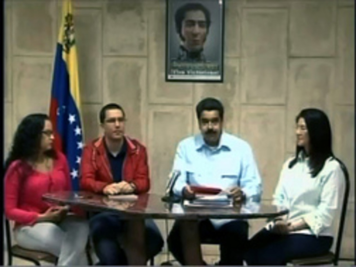 Maduro, en el centro, junto con la hija de Chávez y otros dos miembros de su Ejecutivo. (AFP)