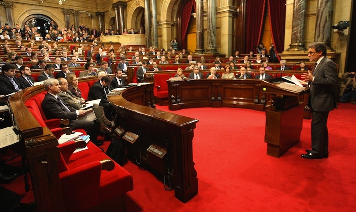 Artur Mas, durante su intervención ante el Parlament. (Quique GARCÍA/AFP)
