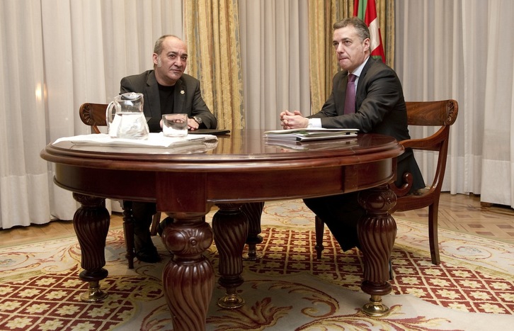 El lehendakari, Iñigo Urkullu, con el diputado general de Gipuzkoa, Martin Garitano, durante su reunión en Lehendakaritza. (Raul BOGAJO/ARGAZKI PRESS)