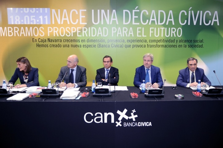 Reunión del Consejo de Administración de Caja Navarra en la que se aprobó su integración en Banca Cívica. Enrique Goñi aparece en la imagen. (Iñigo URIZ/ARGAZKI PRESS). 