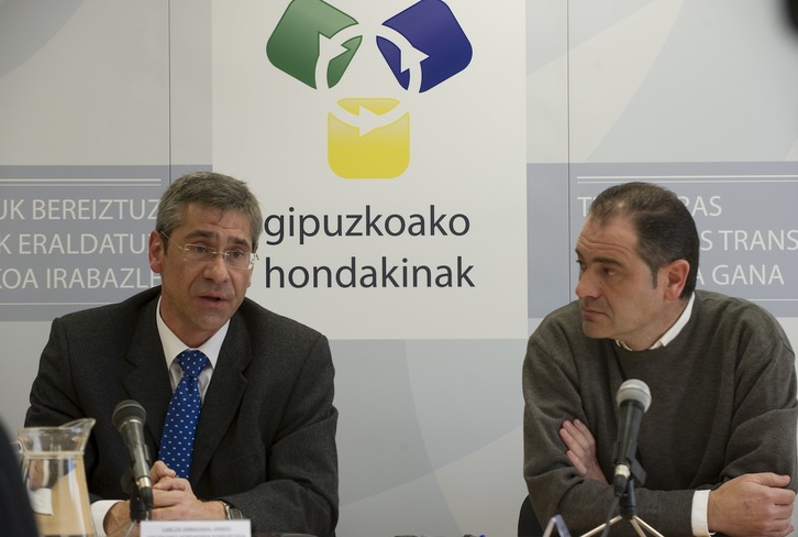Rueda de prensa de Carlos Ormazabal Urkizu y Jose Ignacio Etxezarreta en febrero de 2011 para dar a conocer el nombre de la empresa adjudicataria de la construcción de la planta incineradora de Zubieta. (Andoni CANELLADA/ARGAZKI PRESS)
