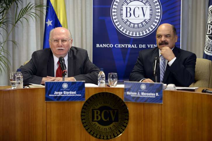 El ministro de Finanzas, Jorge Giordani, y el presidente del Banco Central de Venezuela (BCV), Nelson Merentes. (Leo RAMIREZ / AFP)