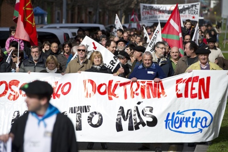 Herrira mugimenduak deituta, Arrotxapean burututako manifestazioa. (Iñigo URIZ/ARGAZKI PRESS)