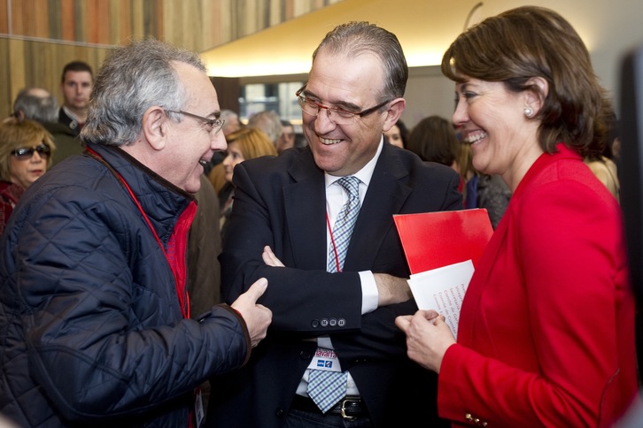 Miguel Sanz, Enrique Maya y Yolanda Barcina, durante el congreso de UPN. (Iñigo URIZ/ARGAZKI PRESS)