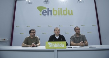 Arkaitz Rodríguez, Arnaldo Otegi y Miren Zabaleta, en una comparecencia en marzo de 2009. (Imanol OTEGI/ARGAZKI PRESS)