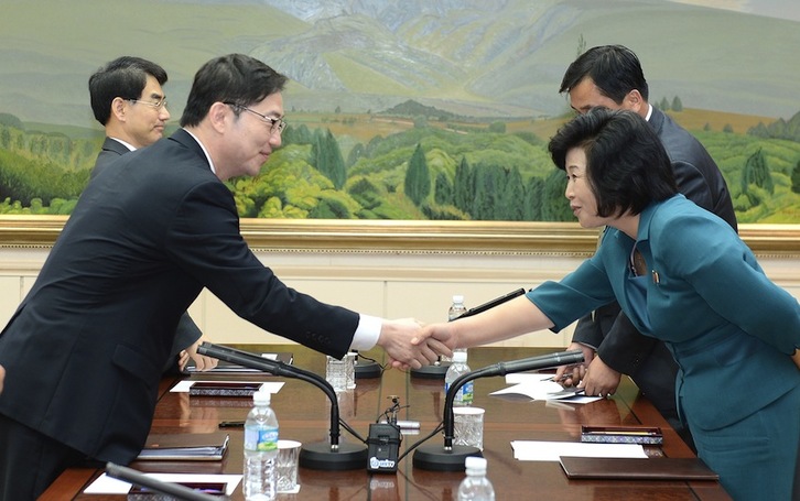 Las dos Coreas han acordado reunirse durante esta semana. (AFP)