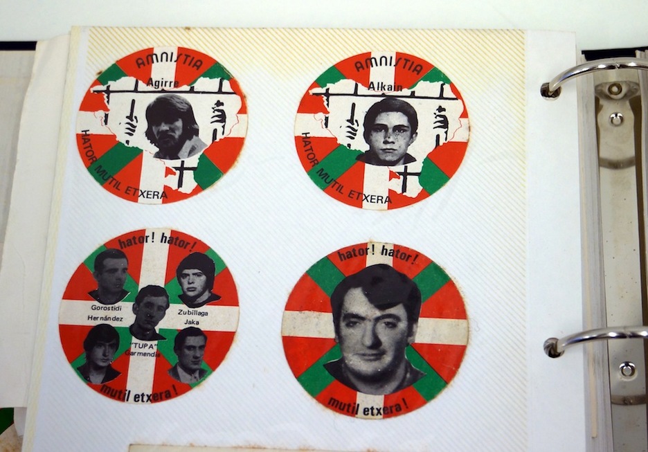 Primeras pegatinas con el rostro de presos políticos vascos. (Gotzon ARANBURU)