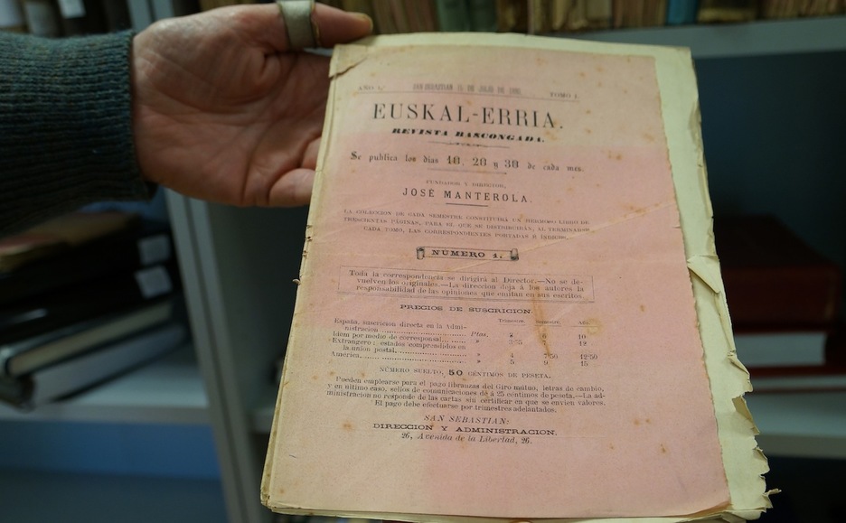 Ejemplar de la revista ‘Euskal-Erria’, editada en Donostia en 1880. (Gotzon ARANBURU)