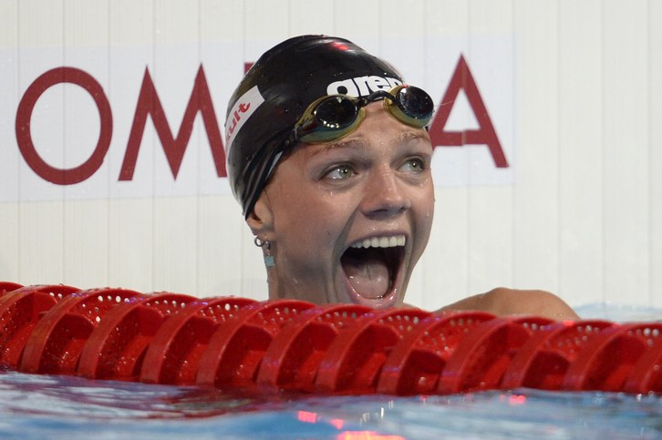 Efimova acoge con entusiasmo el nuevo récord que ha conseguido. (Javier SORIANO / AFP)