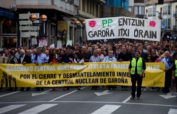 Cabecera de la manifestación por el cierre de Garoña. (Raúl BOGAJO / ARGAZKI PRESS)
