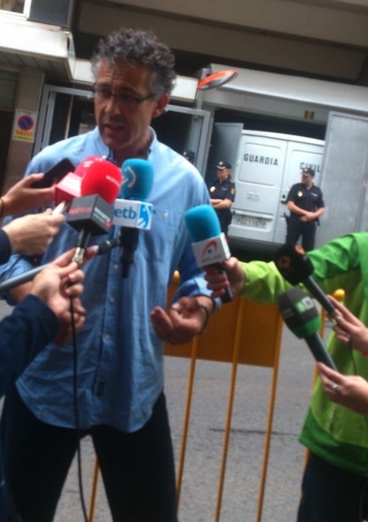Xabier Mikel Errekondo hace declaraciones a los medios ante la AN. (NAIZ.INFO)