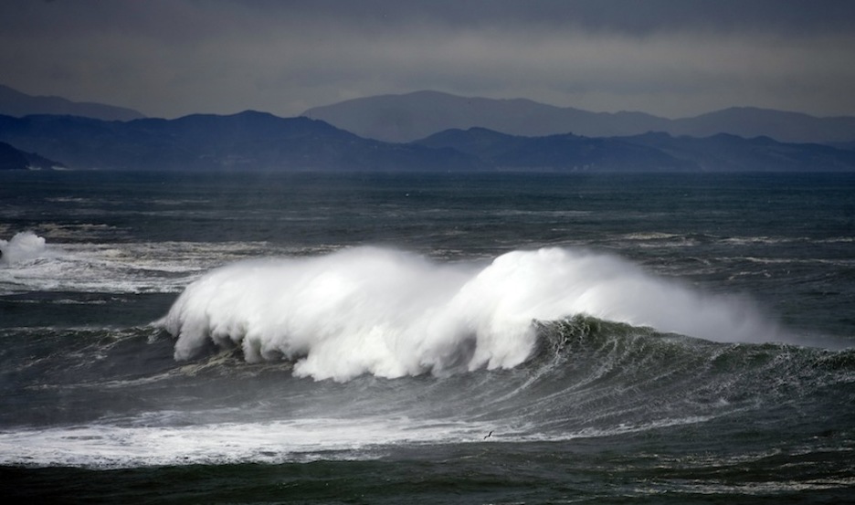 El mar muestra su lado más enfurecido. (Juan Carlos RUIZ/ARGAZKI PRESS)