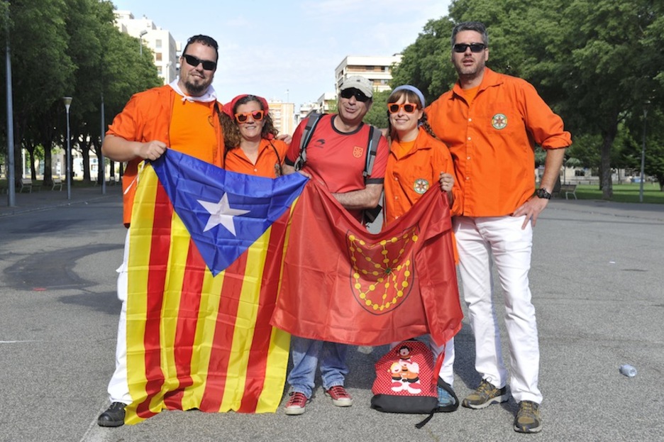 Un grupo de catalanes en Iruñea. (Idoia ZABALETA/ARGAZKI PRESS)