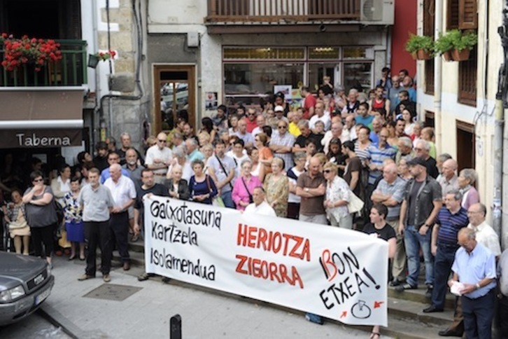 Concentración en Ondarroa para demandar la libertad de Ibon Iparragirre, en una imagen de archivo. (Jon URBE / ARGAZKI PRESS)