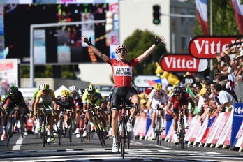 Gallopin celebra su victoria de etapa en Oyonnax. (Eric FEFERBERG/AFP) 