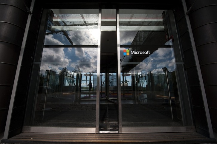 Entrada de la sede de Microsoft en Helsinki. (Kristina LEHTO/AFP) 