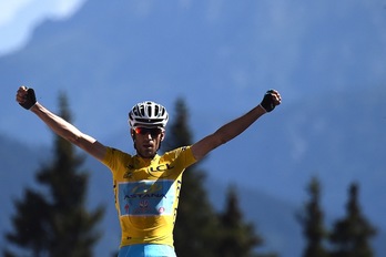 Nibali celebra su victoria en Chamrousse. (Eric FEFERBERG/AFP) 