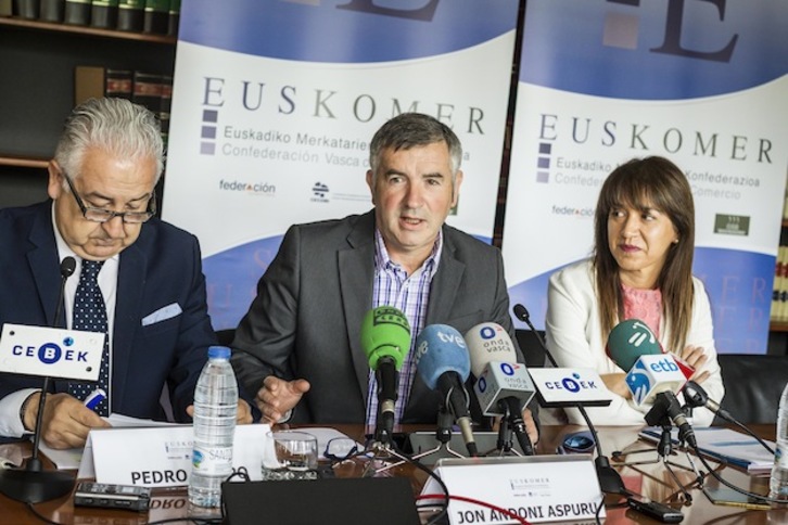 Rueda de prensa de los representantes de Euskomer. (Aritz LOIOLA / ARGAZKI PRESS)