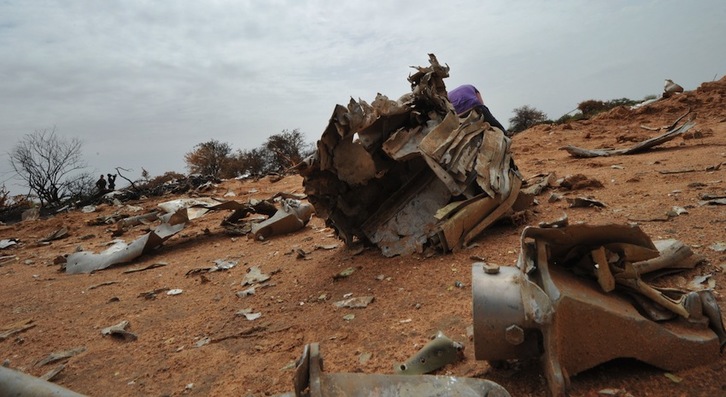 Restos del avión malasio que cayó en el norte de Mali. (Sia KAMBOU/AFP) 