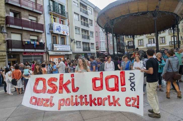 Movilización ayer en Zarautz contra la sentencia de la AN. (Gorka RUBIO/ARGAZKI PRESS)