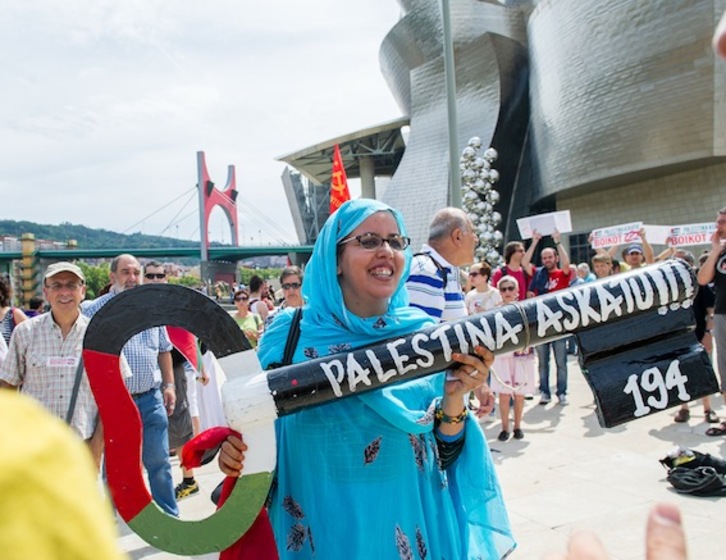 Concentración en Bilbo, junto al Guggenheim. (ARGAZKI PRESS)