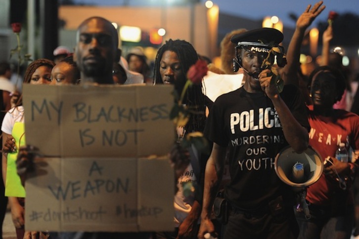 Una de las numerosas protestas que están teniendo lugar en Ferguson. (Michael B. THOMAS / AFP) 