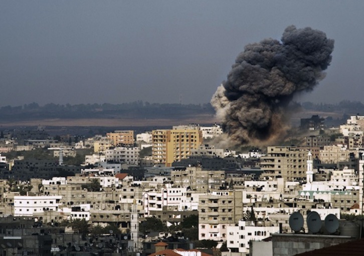 Bombardeo israelí en la franja de Gaza. (Roberto SCHMIDT / AFP)