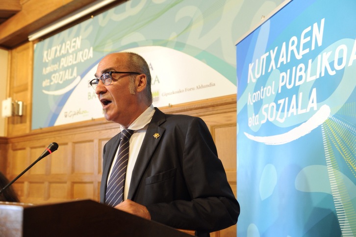Garitano ha presentado en Donostia la propuesta del ente foral para Kutxabank. (Jon URBE/ARGAZKI PRESS)