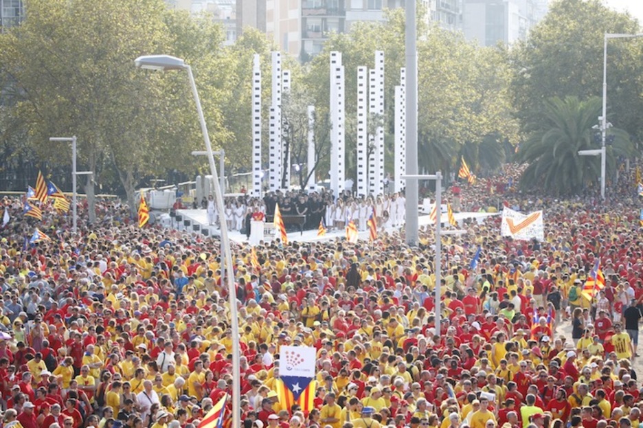El escenario principal, con 947 urnas, una por cada municipio catalán. (ASSEMBLEA CATALANA)