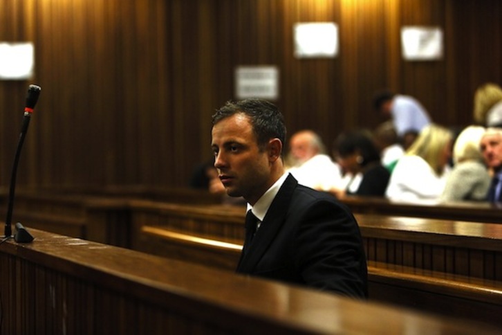 Pistorius, durante una de sus comparecencias judiciales. (Alon SKUY/AFP PHOTO)
