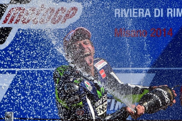 Rossi en el podio. (Giussepe CACAE / AFP)
