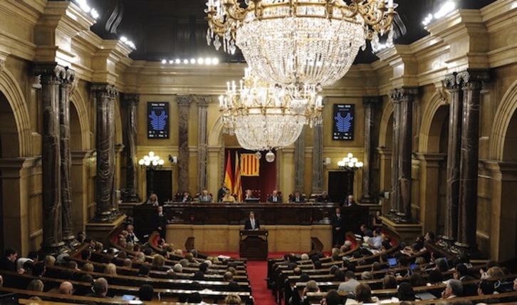 Instantánea del debate de política general de esta semana en el Parlament. (Josep LAGO/AFP)