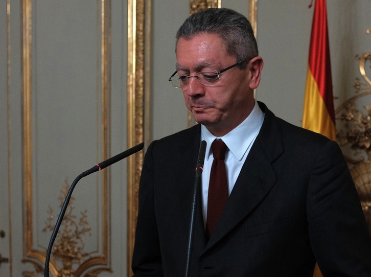 Alberto Ruiz Gallardón, en la comparecencia que ha ofrecido para presentar su dimisión. (Pedro ARMESTRE/AFP)