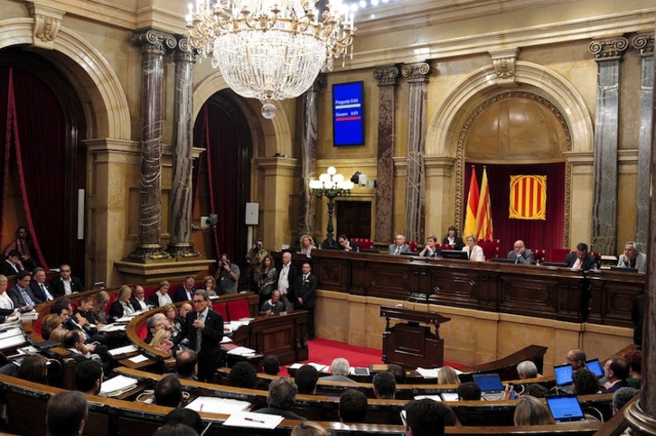 Artur Mas interviene en la sesión de control del Parlament. (Josep LAGO/AFP)