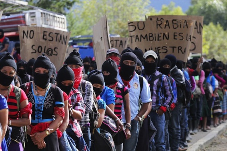 Marcha del EZLN en San Cristóbal de las Casas por los estudiantes de Iguala. (Elizabeth RUIZ/AFP PHOTO)