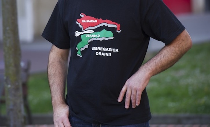 Camiseta por la segregación de Usansolo. (Jagoba MANTEROLA/ARGAZKI PRESS)