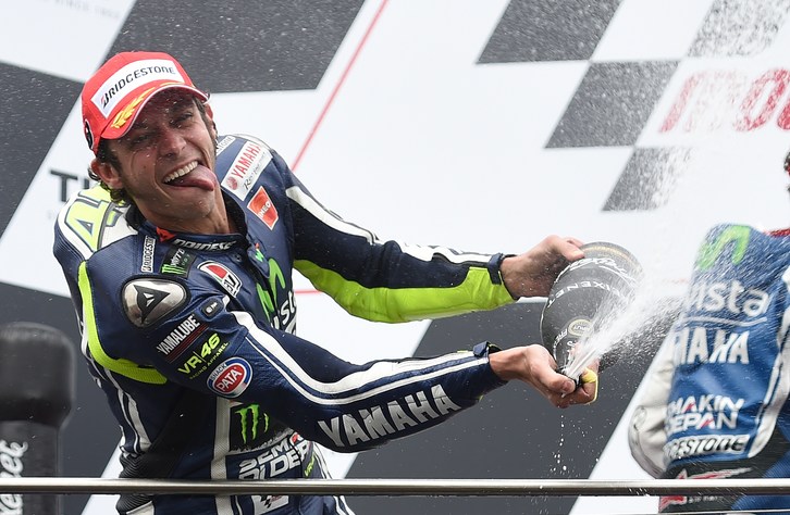 Rossi garaipena ospatzen. (Peter PARKAS / AFP)